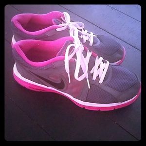 Youth Nike Size 6Y (Women's 7.5) 👟